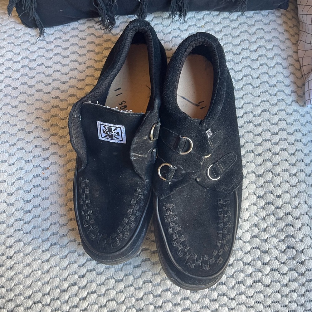 Black sued TUK men’s 11